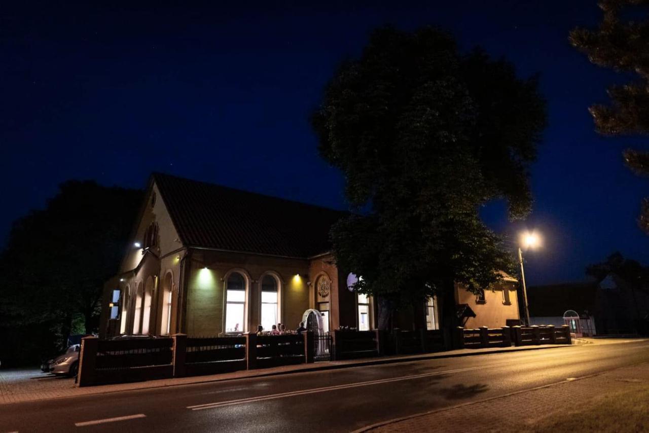 Dom Weselny Pod Kasztanem Hotel Luban Kültér fotó